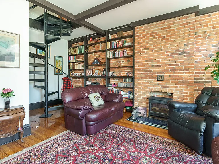 Unique 2 Bedroom in German Village — Photo 17
