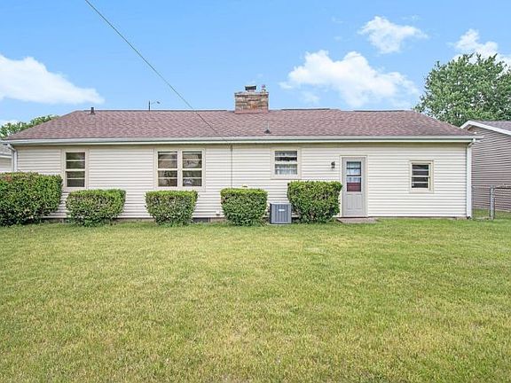 3rd image of 127 Manor Dr