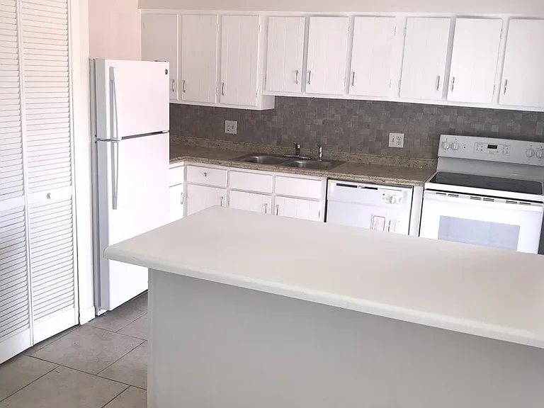 1667 W Oak Ridge Rd #D — Photo 9