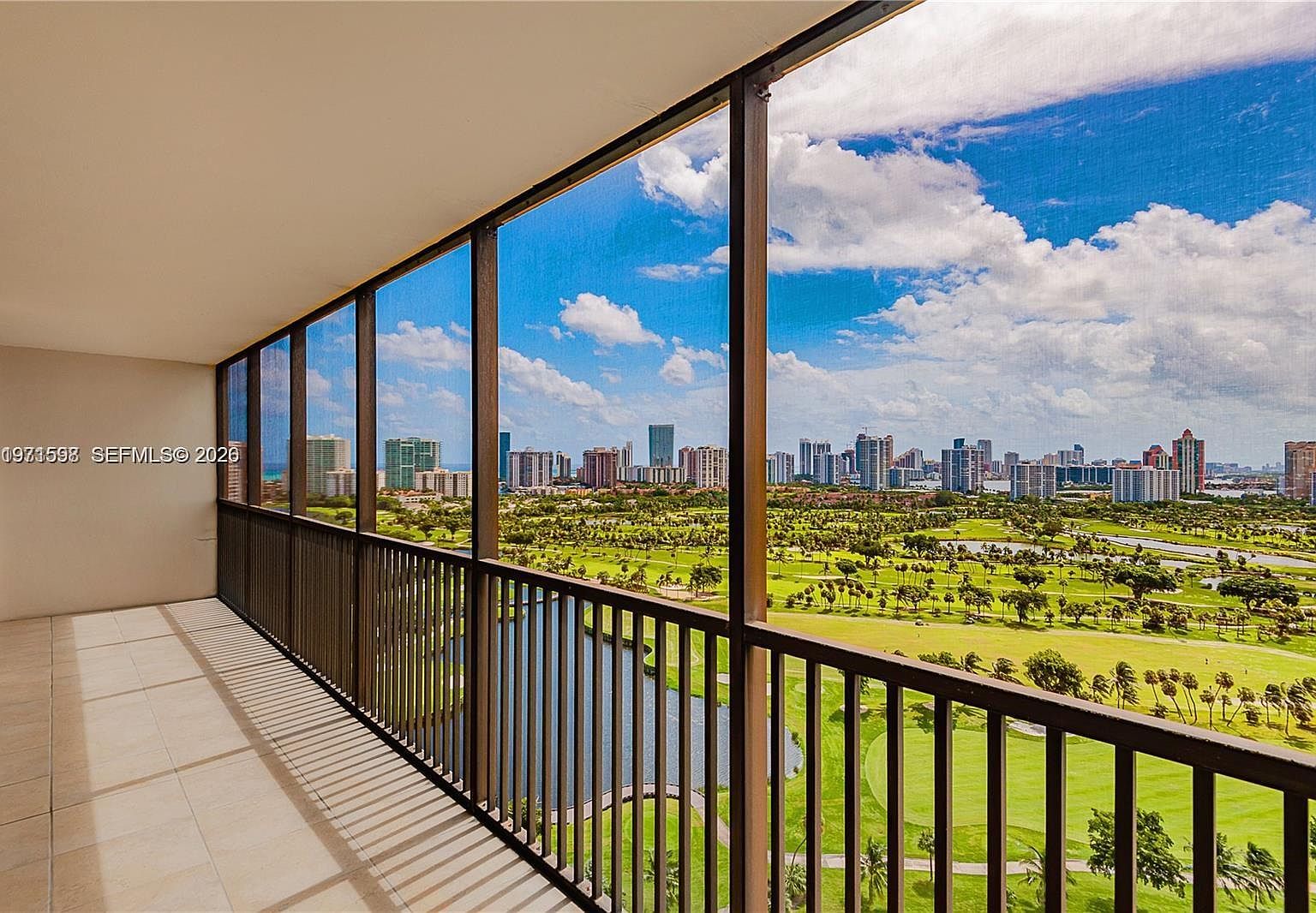 20379 W Country Club Dr APT 2336