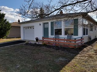 26 Caribbean St, Toms River, NJ 08757