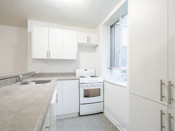 77 Erskine Ave #M9, Toronto, ON M4P 1Y5