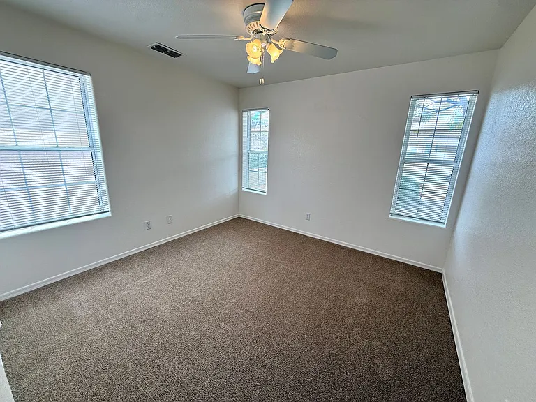 660 Country Club Dr — Photo 23