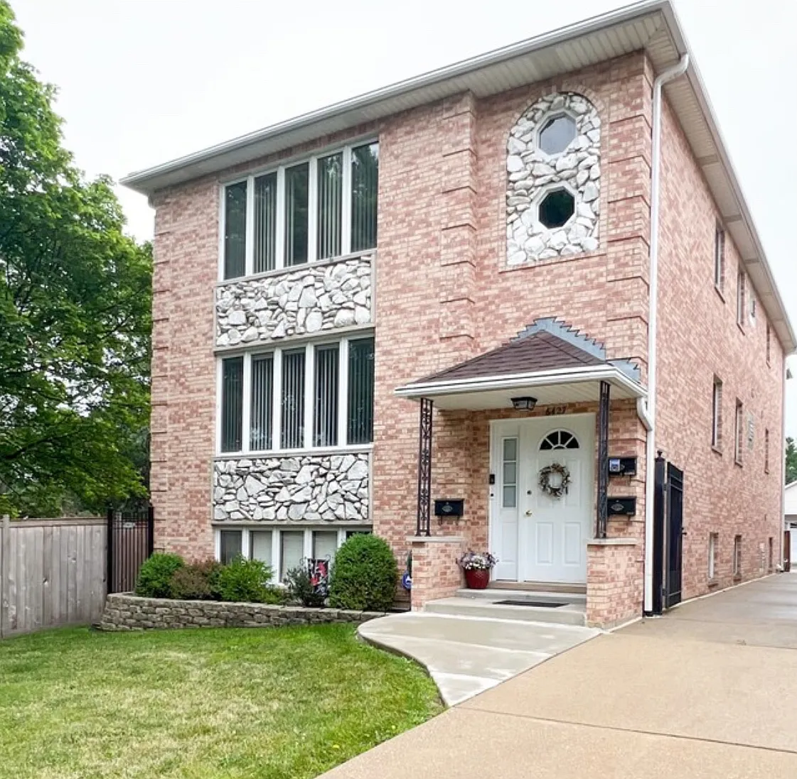 2 bed, $1,600 — Photo 1