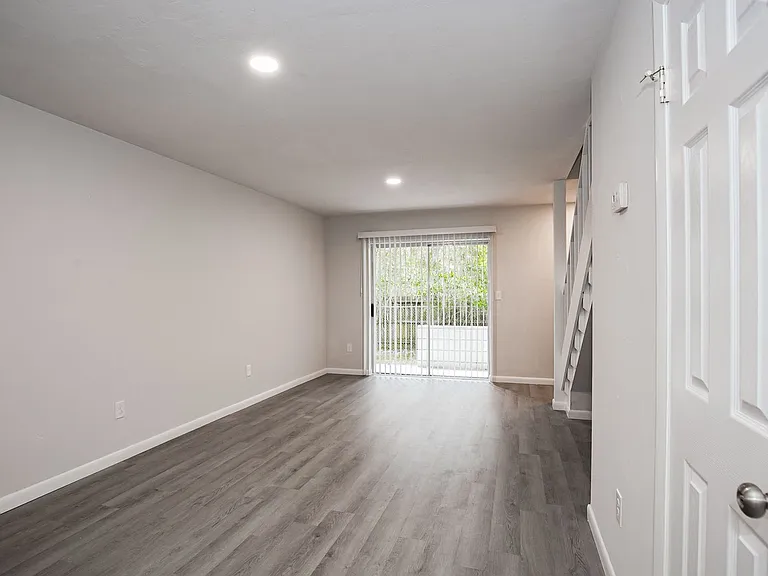 Oak Terrace — Photo 2