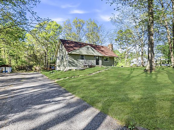 4th image of 492 Cobain Road