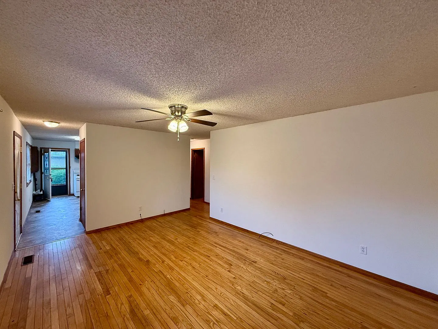 3 Bed 1 Bath - Coming Soon! — Photo 4