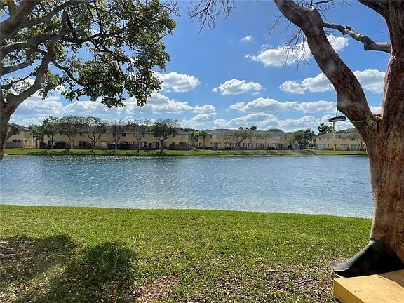 5th image of 2863 SE 15th Rd #73