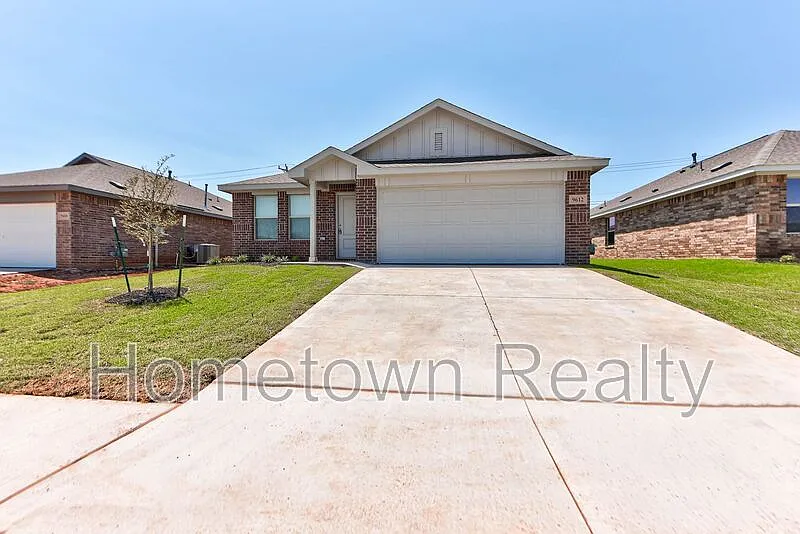 4 bed, 2.0 bath, 1720 sqft, $1,795 — Photo 3