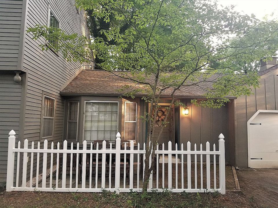 Side Entry/Front Patio