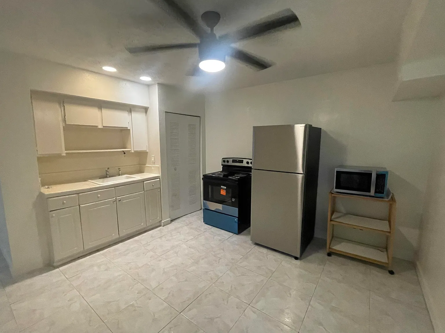1 bed, 2.0 bath, 700 sqft, $1,600 — Photo 3