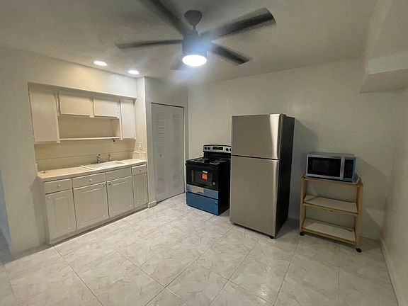 3rd image of 2819 Polk St #B