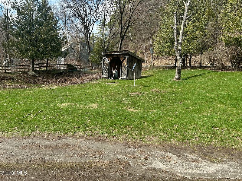 2nd image of 919 Bradford Hill Road