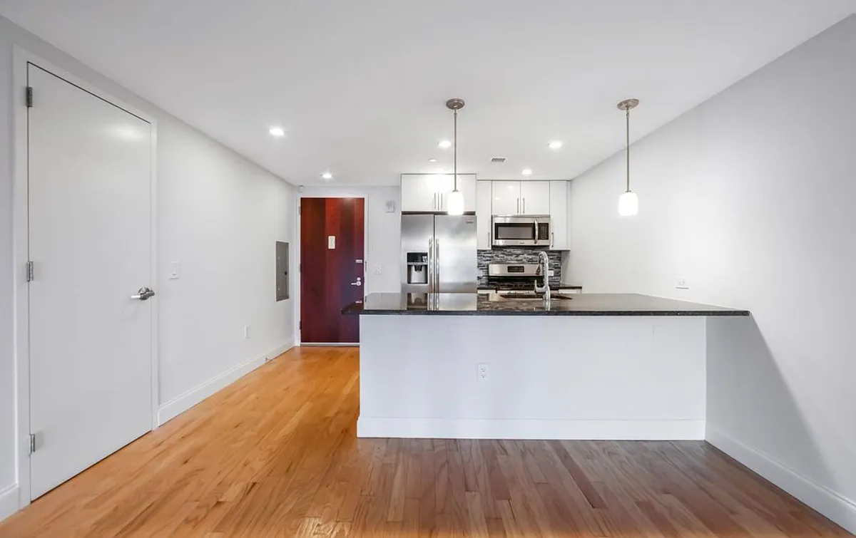 Building Photo - 1702 Park Ave #401