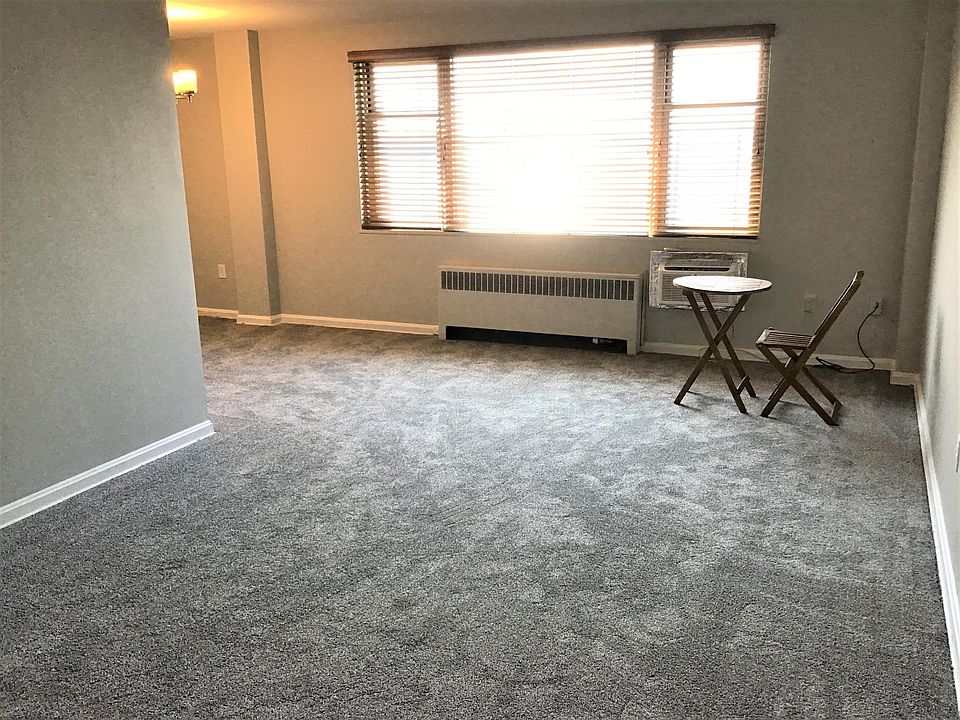 1st image of 11820 Edgewater Dr APT 1022