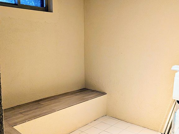 additonal room for closet or storage