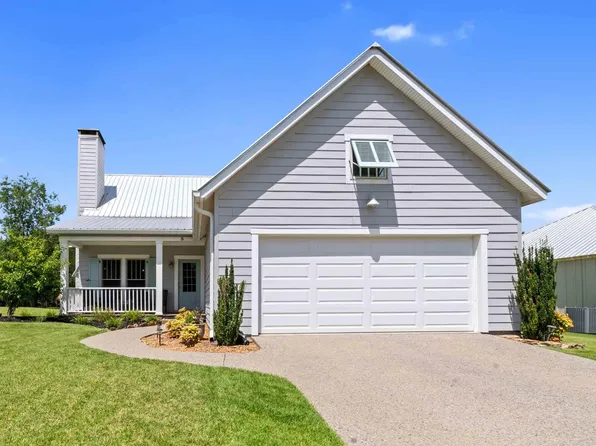 8 Brighton Pointe Ln, Heber Springs, AR 72543