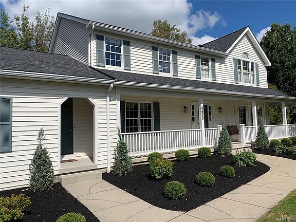 3rd image of 6620 Yorktown Cir