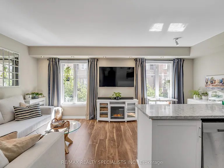 54 E Liberty St #1013 — Photo 7