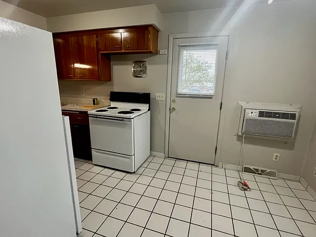 806 Mayfair Ave — Photo 8