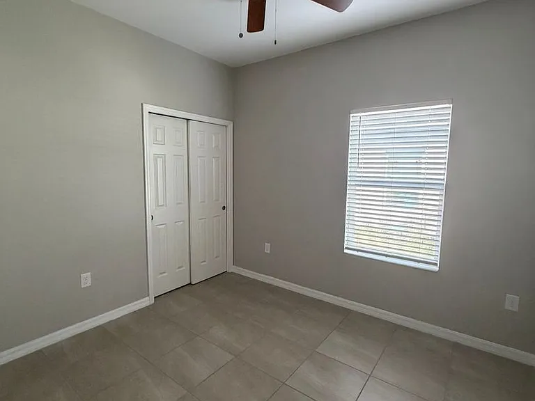 2304 NE 6th St — Photo 2