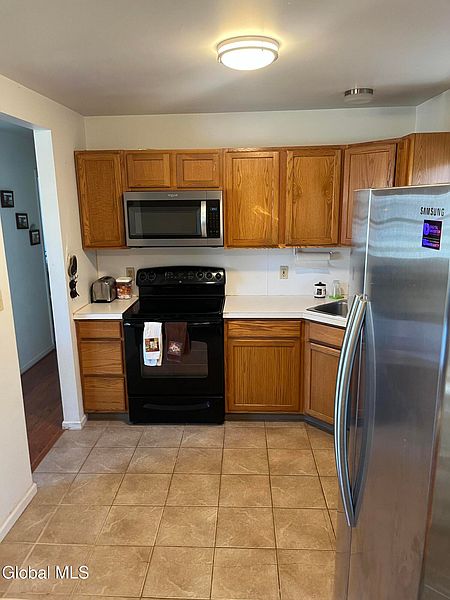 4th image of 22 Hillcrest Avenue