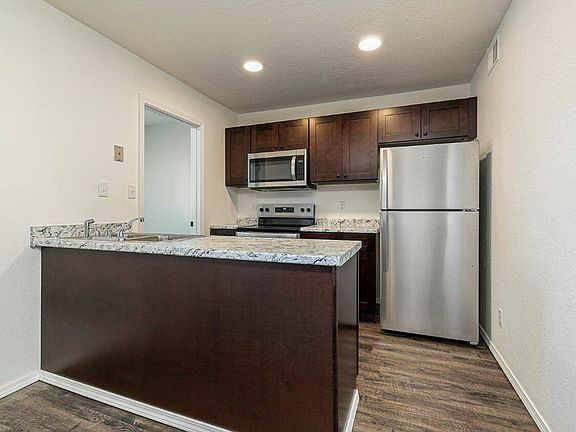 2 bedroom, 1 bathrom
