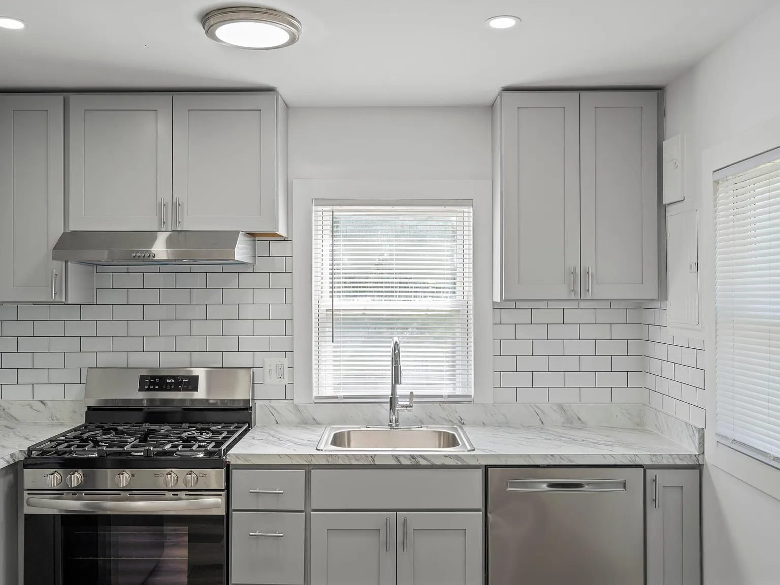 2 bed, 850 sqft, $1,400 — Photo 3
