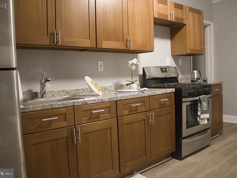 936 Carteret Ave — Photo 11