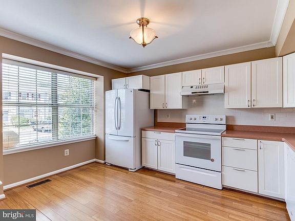 2nd image of 3170 Antrim Cir