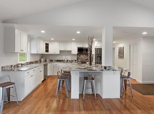 8 Laurel Ln, Andover, MA 01810