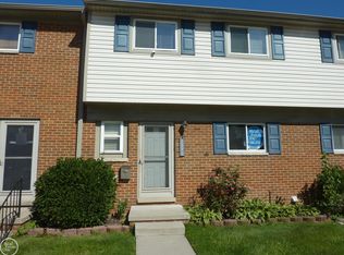 25842 Salem St, Roseville, MI 48066