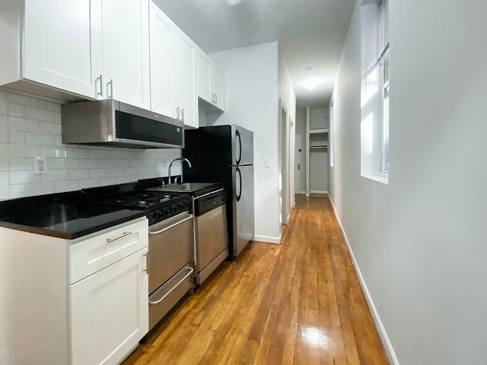 1st image of 13 Saint Marks Pl APT 5