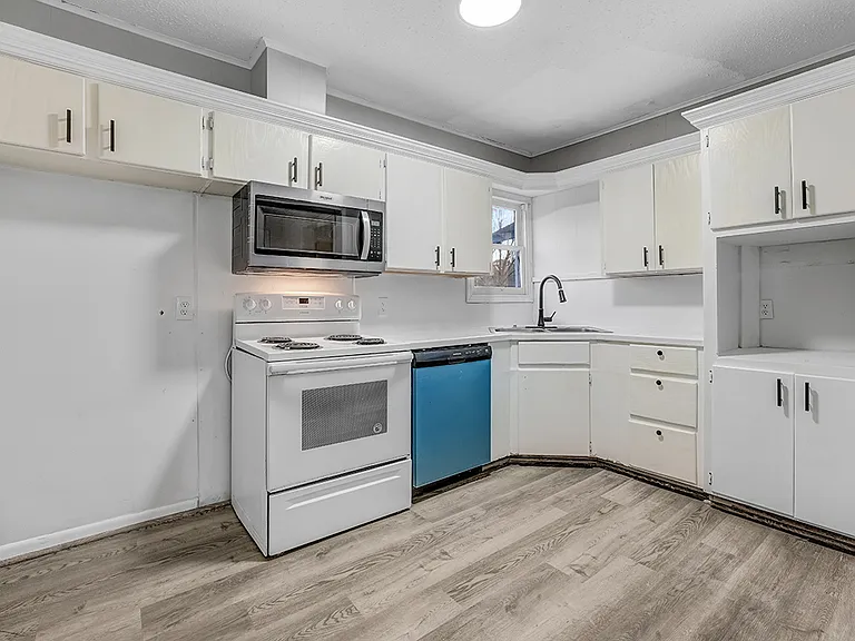 828 Burma Rd — Photo 4