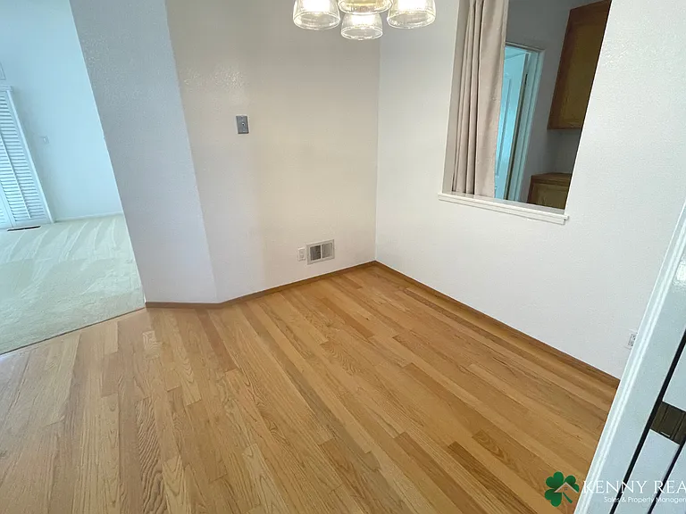 144 Glasgow Ln — Photo 6