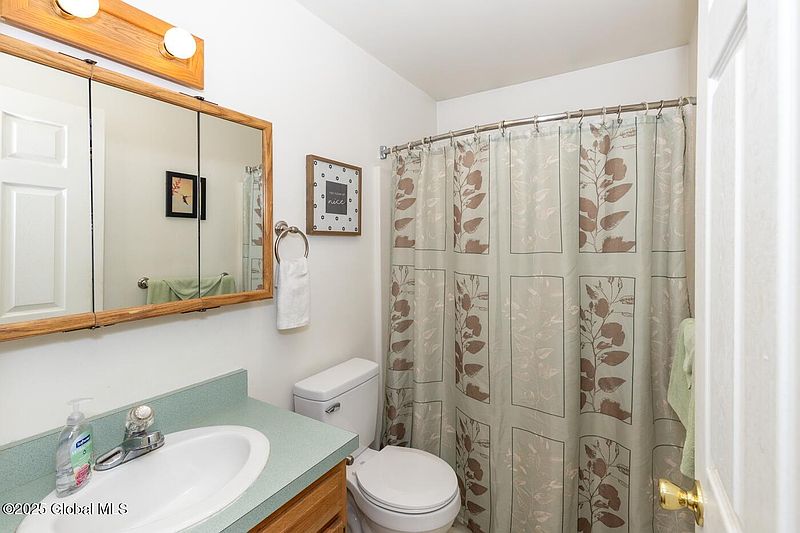 4th image of 22 Stillwater Avenue