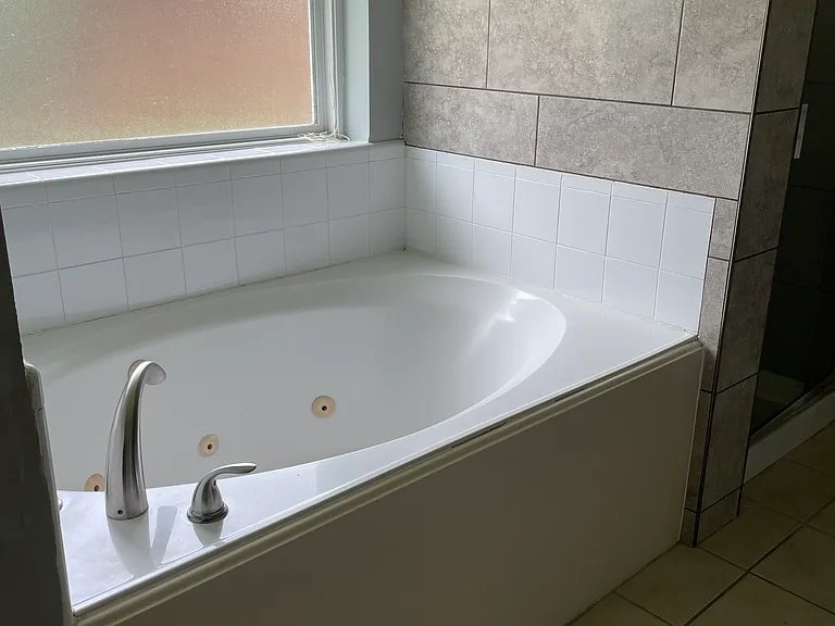 1401 Helmsley Dr — Photo 33