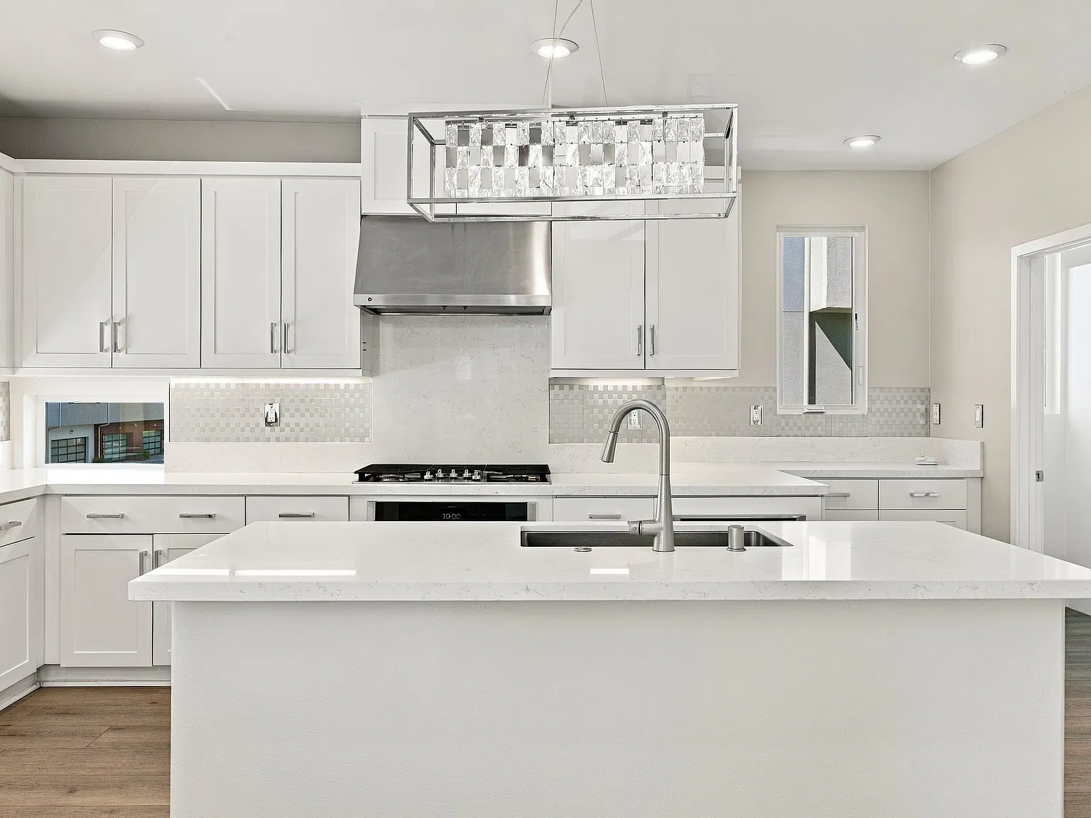 4 bed, 2213 sqft, $5,600 — Photo 4