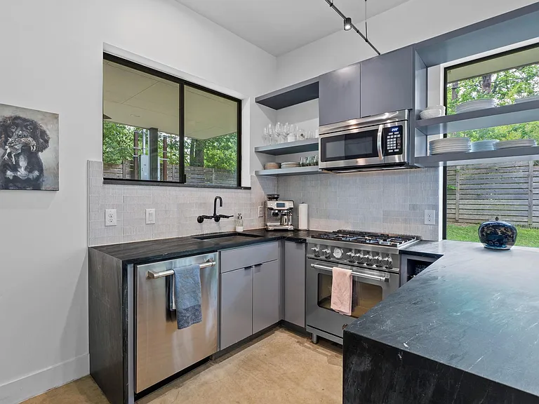 303 Woodward St #32 — Photo 12