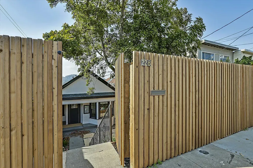 4 bed, 2000 sqft, $6,750 — Photo 2
