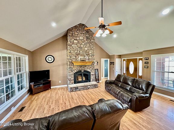 3rd image of 1054 Woodsdale Farm Dr