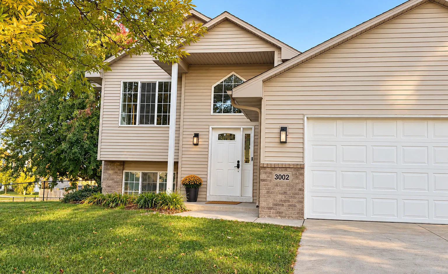 5 bed, 2660 sqft, $2,650 — Photo 2