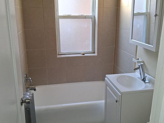 5th image of 7852 S Eberhart Ave #307