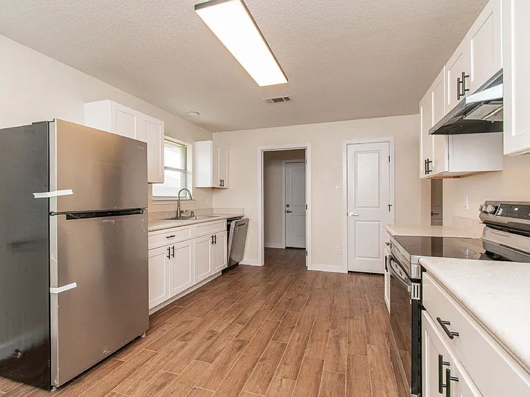 304 Timber Ridge Dr — Photo 5