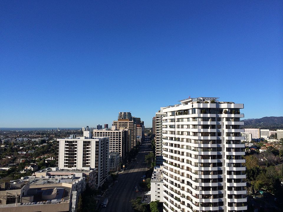 2nd image of 10560 Wilshire Blvd #A