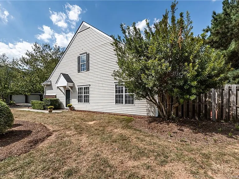 9619 Elizabeth Townes Ln — Photo 23