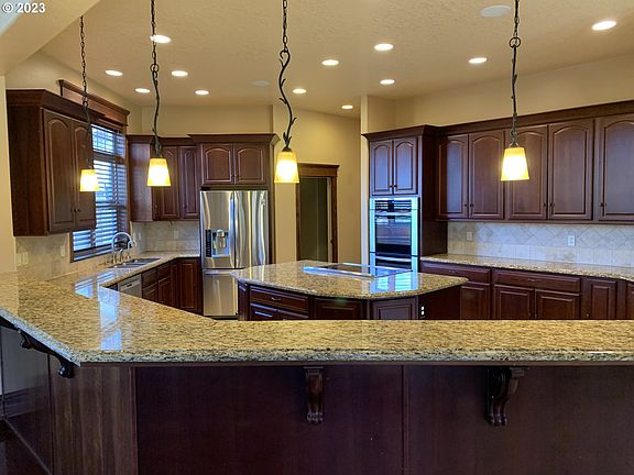 3rd image of 20420 SW Leonardo Ln