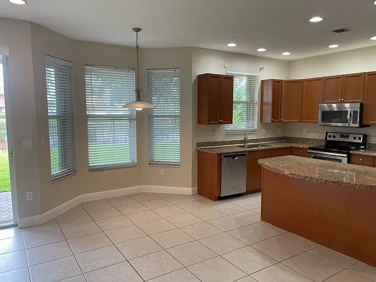 9828 Stover Way — Photo 11
