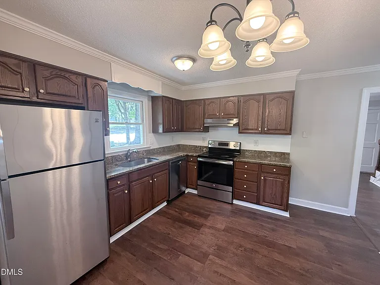 2900 Broadlands Dr — Photo 28