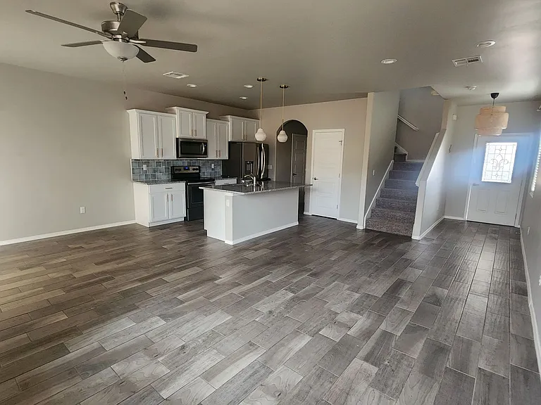 852 Valencia — Photo 19